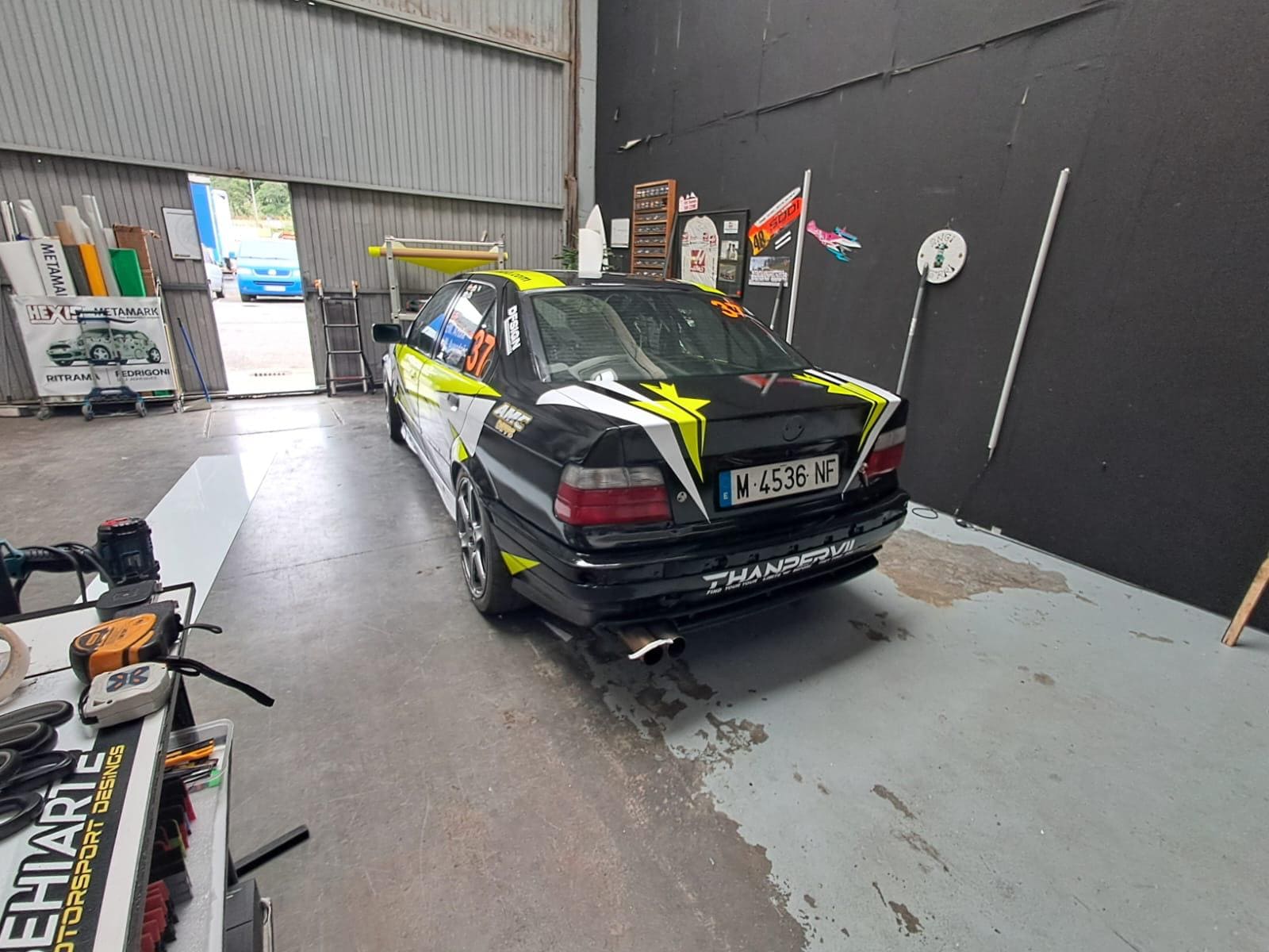 Mikel Artola - Detalle de rotulación